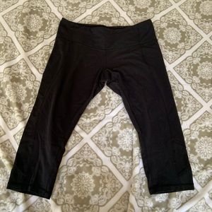 black cropped lululemon leggings!
